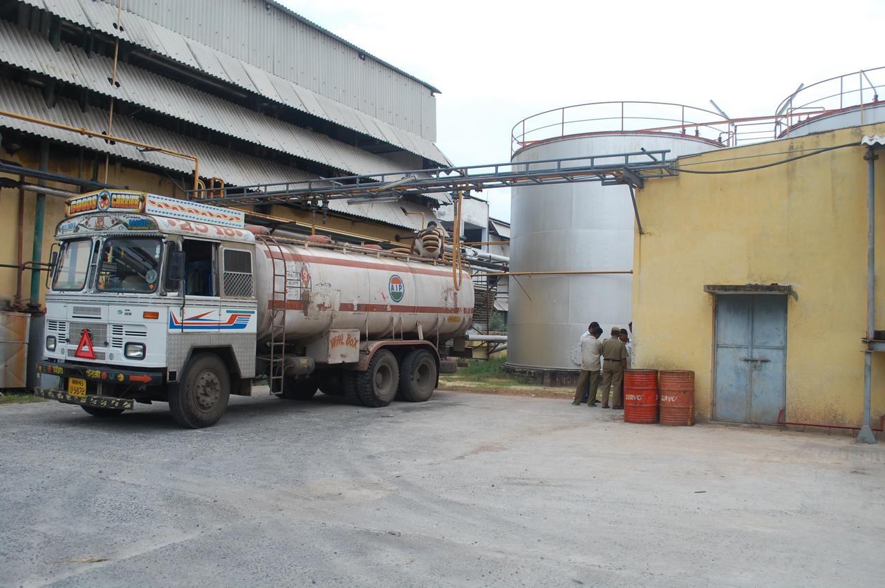 Packing Section - Complete packing facility for finished oil products. - View 1