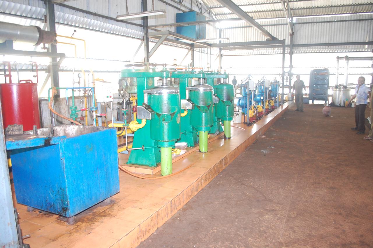 Complete Refinery Unit - Complete refinery setup with neutralization, bleaching, and deodorization units. - View 1